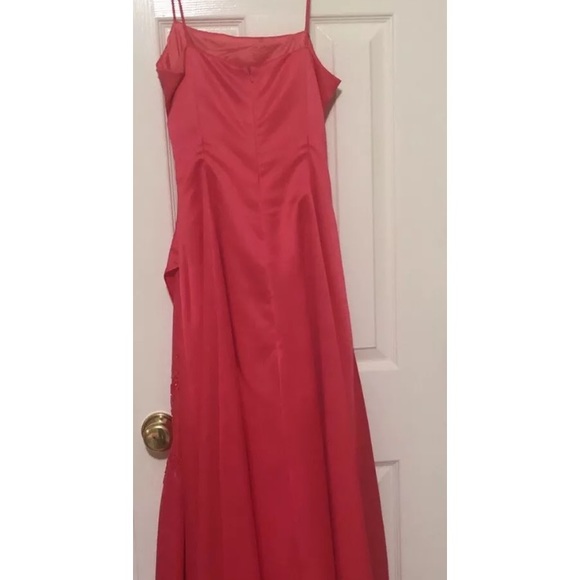 Pink gown - Picture 2 of 2